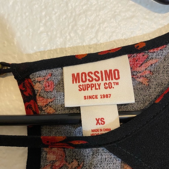 Mossimo Flowy Women’s Top - Picture 2 of 3